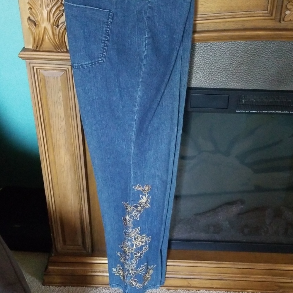 Embellished denim jeans - Picture 2 of 6